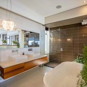 Master En-suite; 24 ON 1ST - Camps Bay