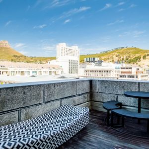 Lions Head and Signal Hill; DARLING LOFT - City Centre