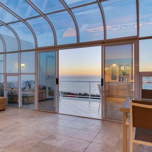 Sun room; Águila Views - Camps Bay