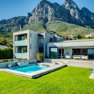 Immaculate Villa; AMAZING HELY - Camps Bay