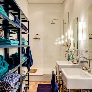 Main bathroom; DARLING LOFT - City Centre