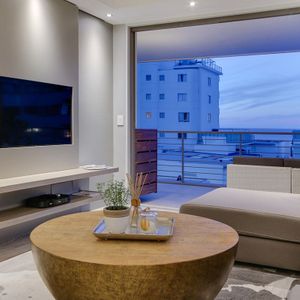 Lounge & TV; 204 FAIRMONT - Sea Point