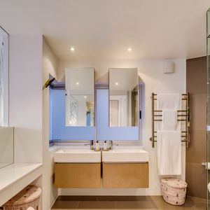 Master en-suite; Villa Belle - Green Point