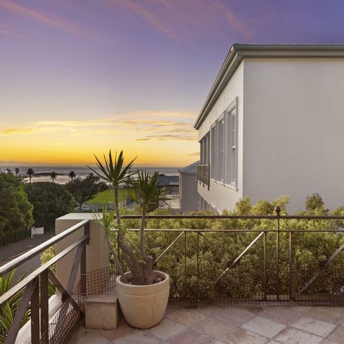 CB118 - BEACHSIDE VILLA