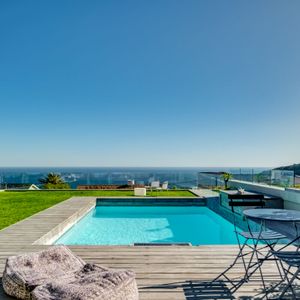 Pool and sea views; AMAZING HELY - Camps Bay