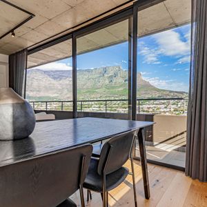 Dining table with views; L ON 40 - Tamboerskloof