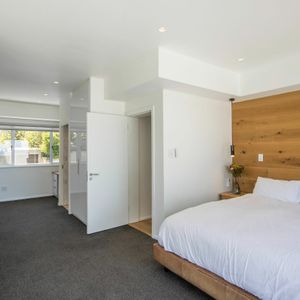 Master; WILLESDEN VILLA - Camps Bay