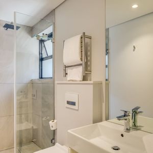 Master bathroom; APARTMENT ON G - Sea Point