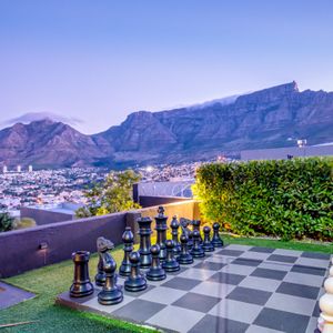 Mountain Views; MITHRAS HOUSE - Tamboerskloof