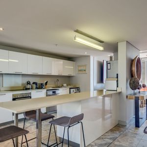 Breakfast bar; 417 HARBOUR BRIDGE - Cape Town city centre
