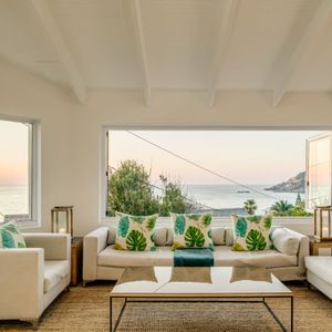 Lounge and views; BUNGALOW ON 4th - Clifton