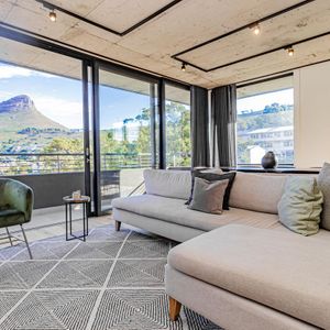 Living room with views; L ON 40 - Tamboerskloof