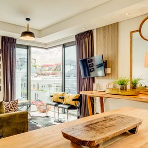 Lounge with city views; 304 ON N - De Waterkant