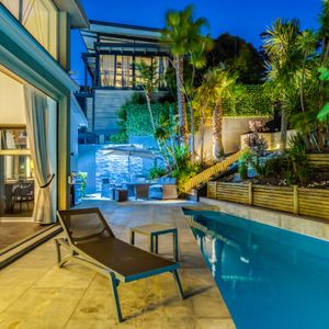 Swimming pool and backyard; MITHRAS HOUSE - Tamboerskloof