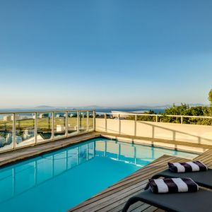 Swimming pool; Villa Belle - Green Point