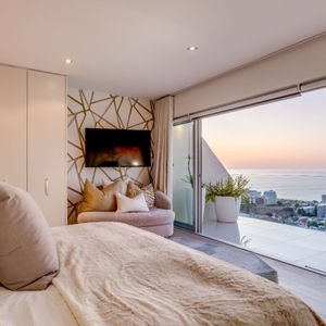 Master bedroom; Villa Belle - Green Point