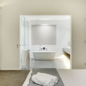 En-suite to master; SKYLINE - Camps Bay