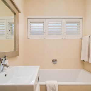 Bathroom; PRIDE VILLA - Camps Bay