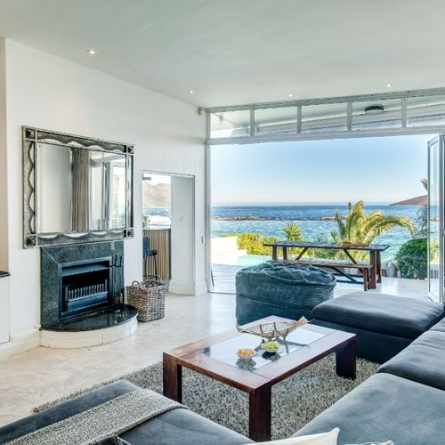 CB279 - BEACH VILLA ONE