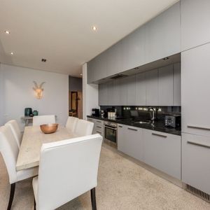 Kitchen & dining; LOADER VILLA - De Waterkant