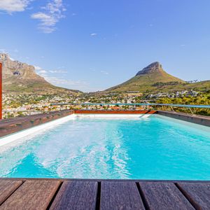 Swimming pool with views; L ON 40 - Tamboerskloof