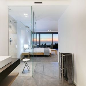 ; MEDBURN VISTA - Camps Bay