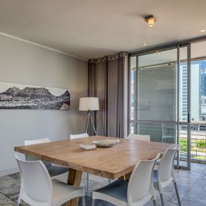 Dining and views; 417 HARBOUR BRIDGE - Cape Town city centre