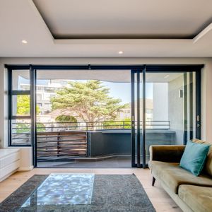 Private Balcony; APARTMENT ON C - Sea Point