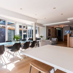Dining for 8; BEACHFRONT BLISS APARTMENT - Camps Bay
