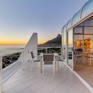 Balcony & Seating; Águila Views - Camps Bay