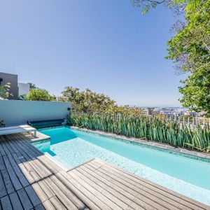 Pool deck; LOADER VILLA - De Waterkant