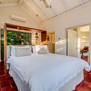 Master Bedroom; BEACH VIBES - Camps Bay