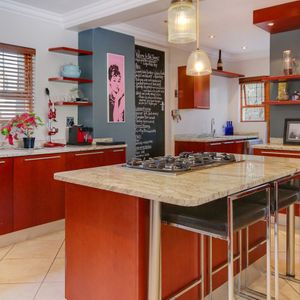Kitchen & seating; ON HOVE - Camps Bay