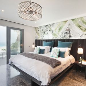 Main bedroom; GLEN BEACH 8 - Clifton