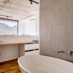 En-suite bathroom; CASA PRIDE - Bo Kaap