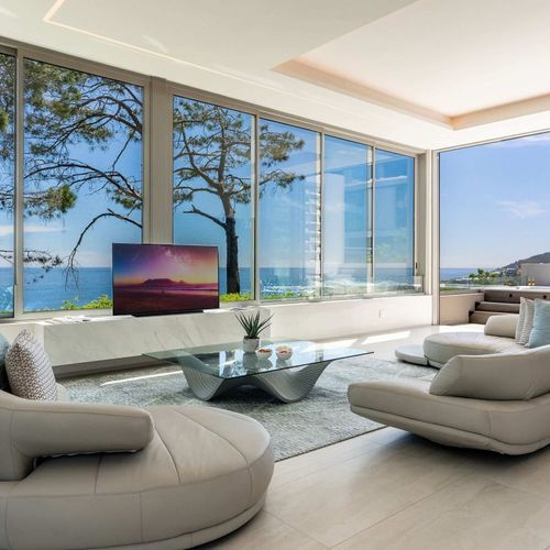 CB1106 - THE GLASSHOUSE