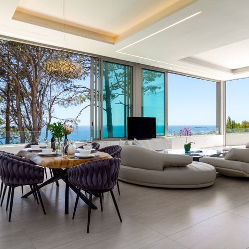 CB1106 - THE GLASS HOUSE