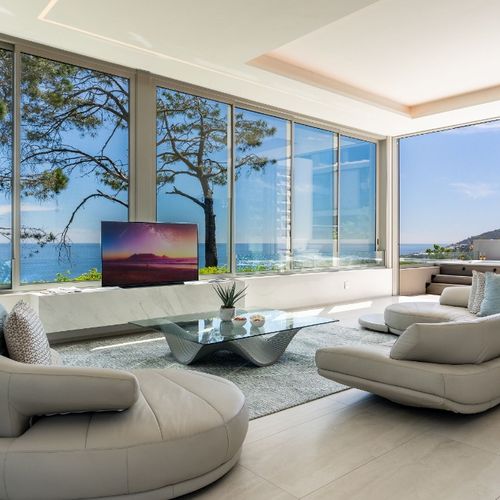 CB1106 - THE GLASSHOUSE