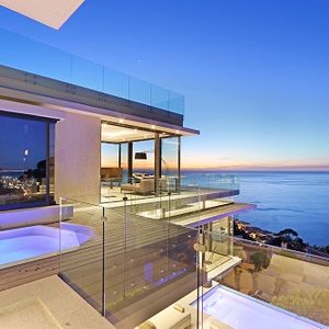Titan Villa, Luxury Accomodation In Bantry Bay | Capsol Luxury Villas ...