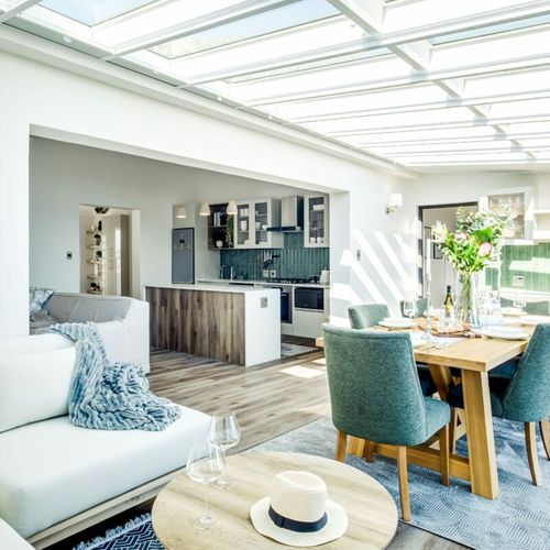 CB1098 - HORAK PENTHOUSE